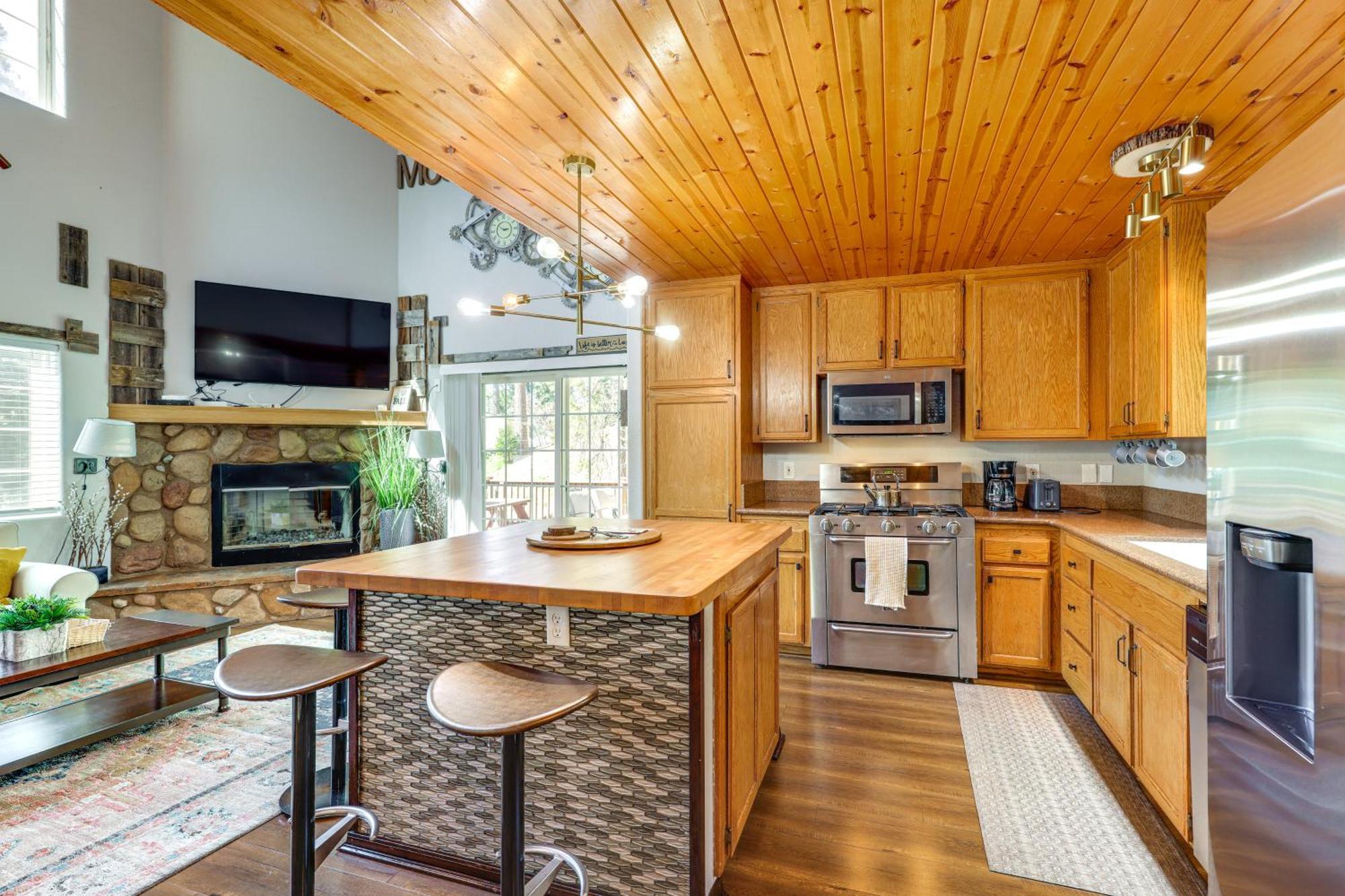 Remodeled Crestline Retreat Walk To Lake Gregory! Exterior photo