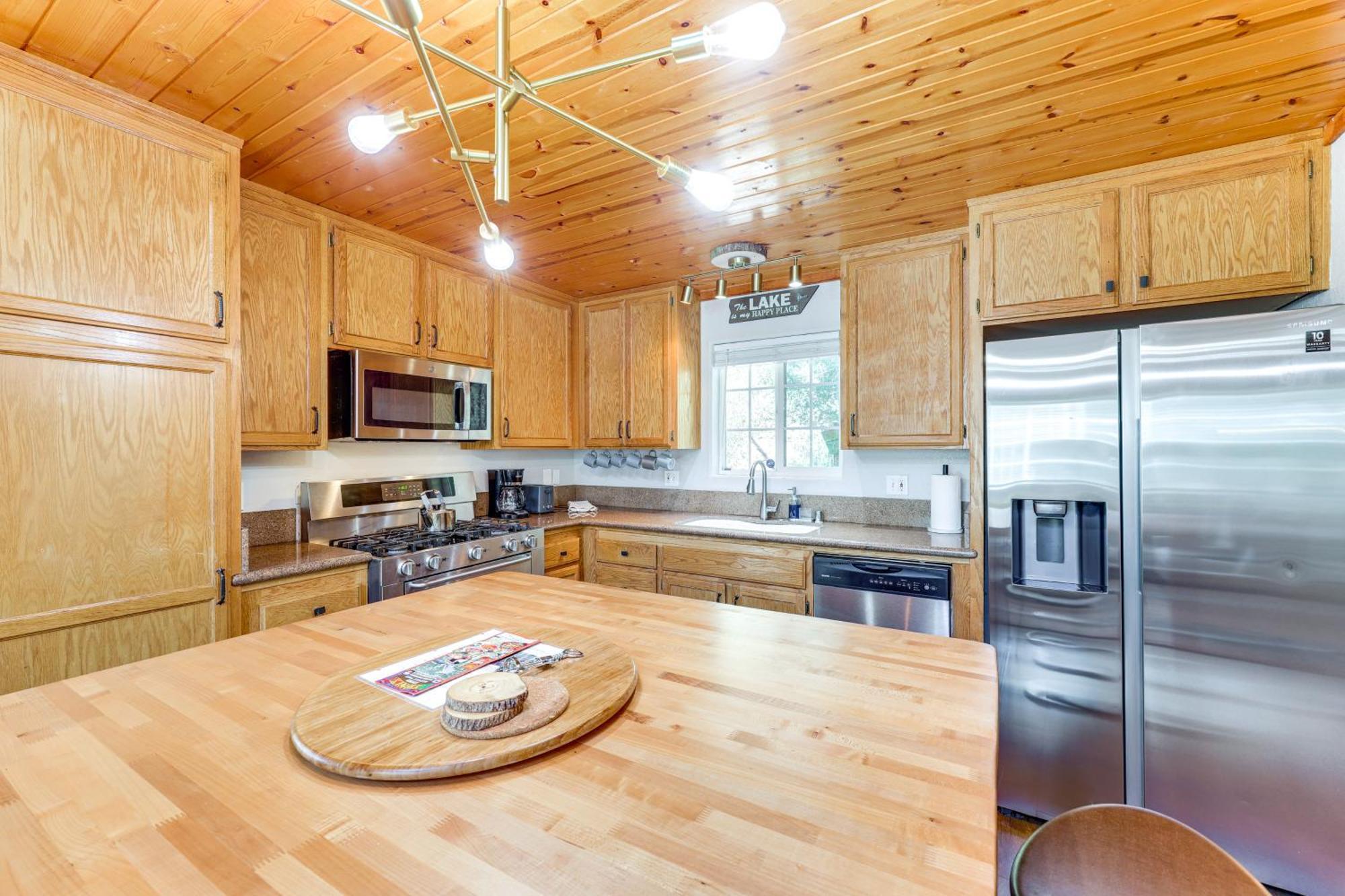 Remodeled Crestline Retreat Walk To Lake Gregory! Exterior photo