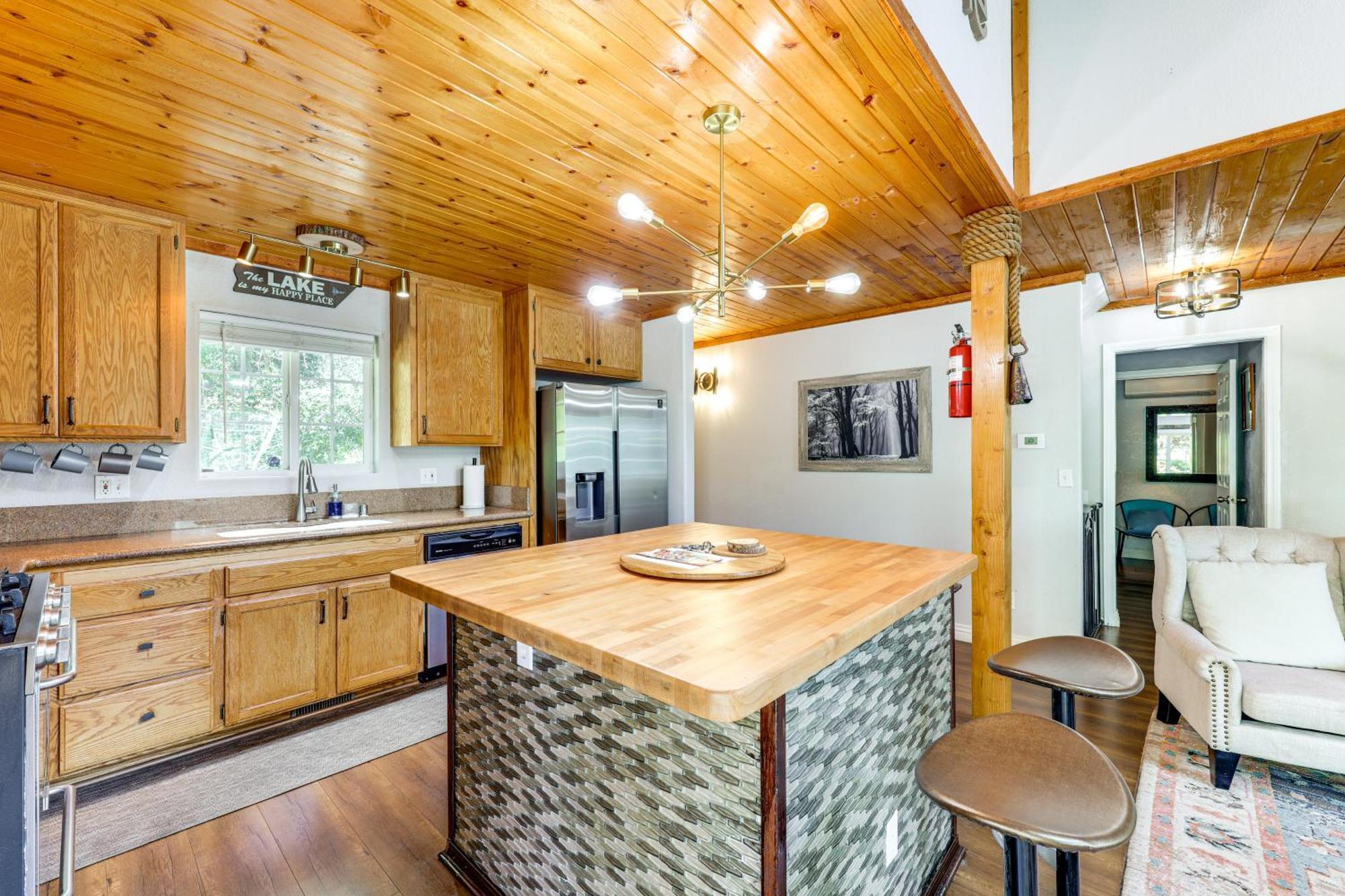 Remodeled Crestline Retreat Walk To Lake Gregory! Exterior photo
